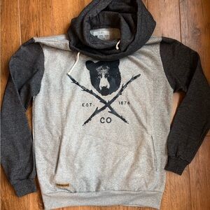 Men's Rustic Cabincore Uluru Gray Colorado Bear Print Hoodie. Size M